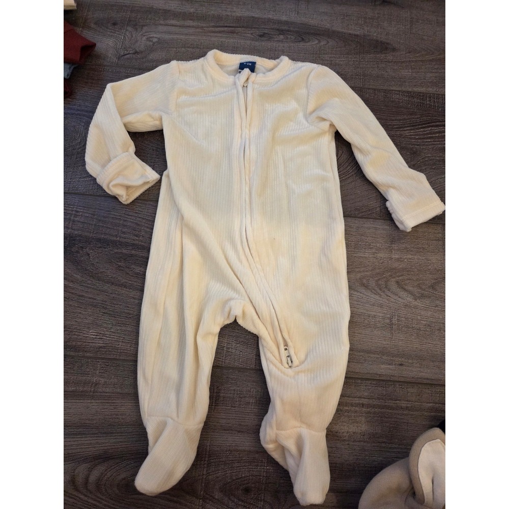 Old navy baby sleeper 0-3 mos